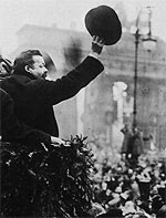 Friedrich Ebert bei einer Ansprache, 1918 Friedrich Ebert bei einer
Ansprache, 1918